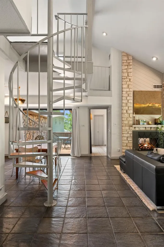 1702 Deerfield Drive Austin TX 78741