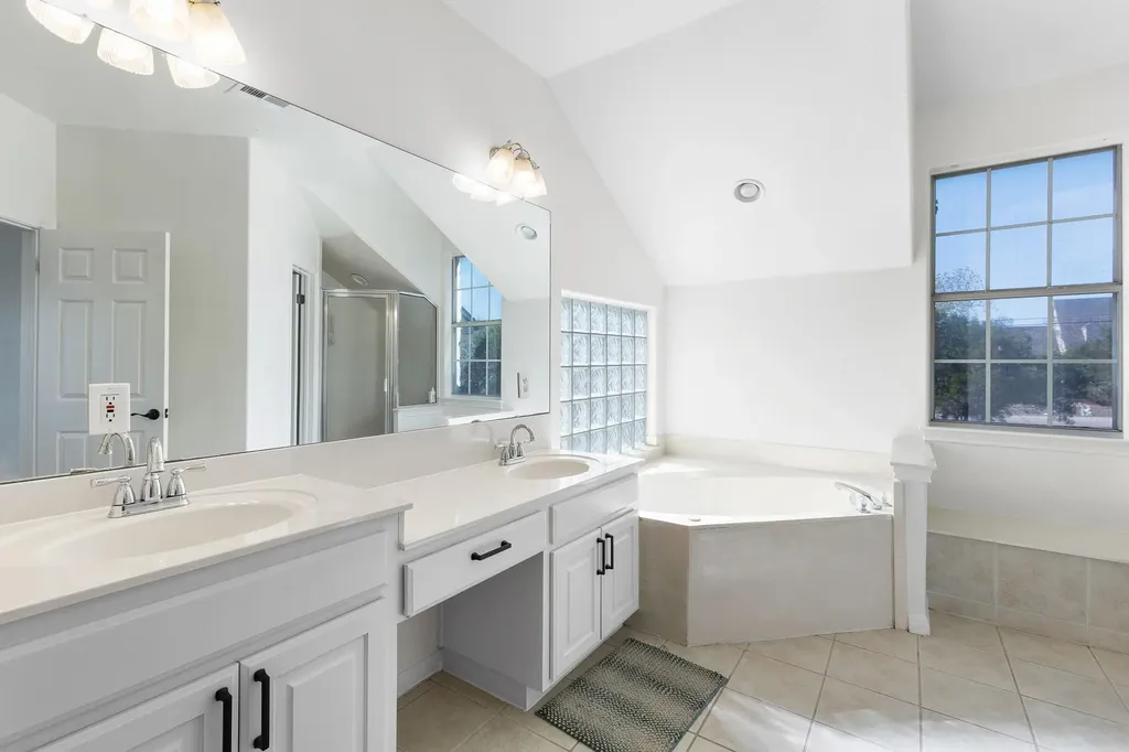 15501 Fox Run Drive Austin TX 78737
