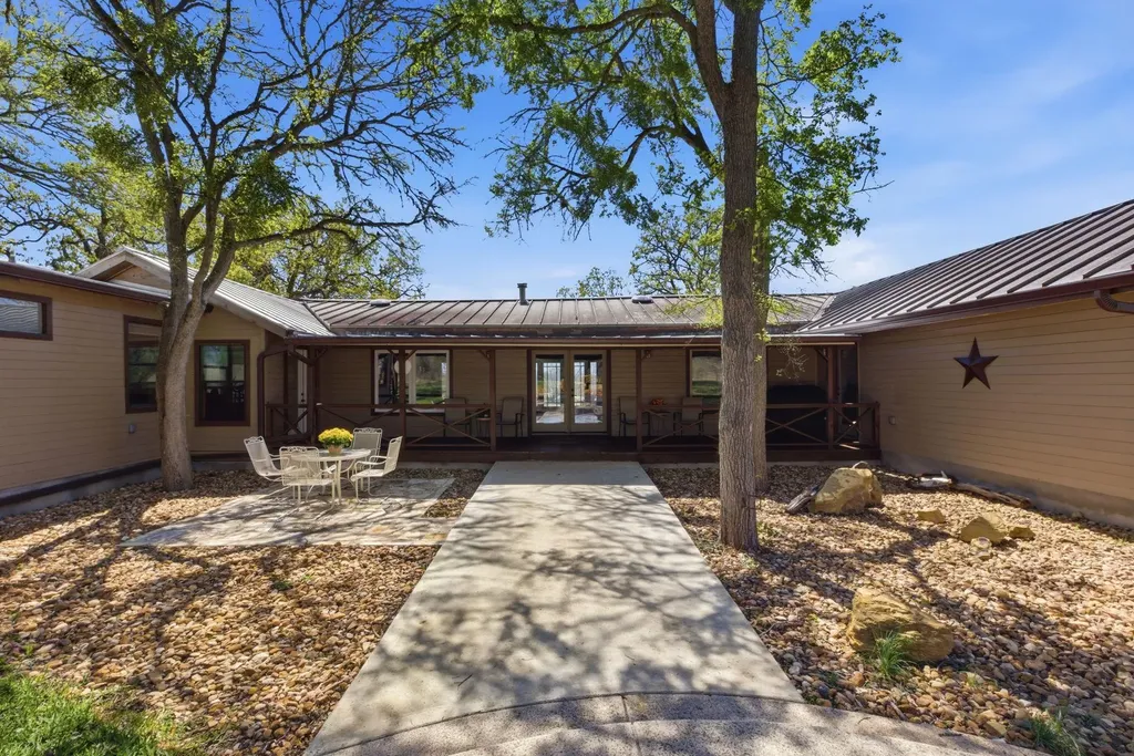 18335 Fm 86 Red Rock TX 78662