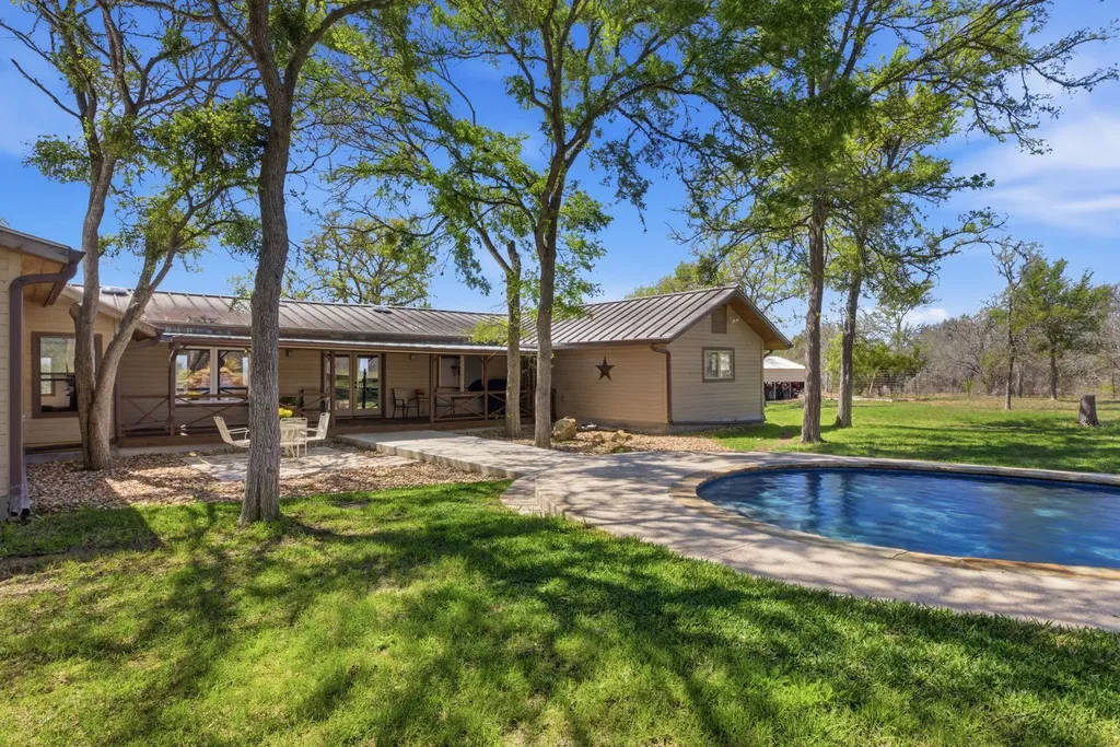 18335 Fm 86 Red Rock TX 78662