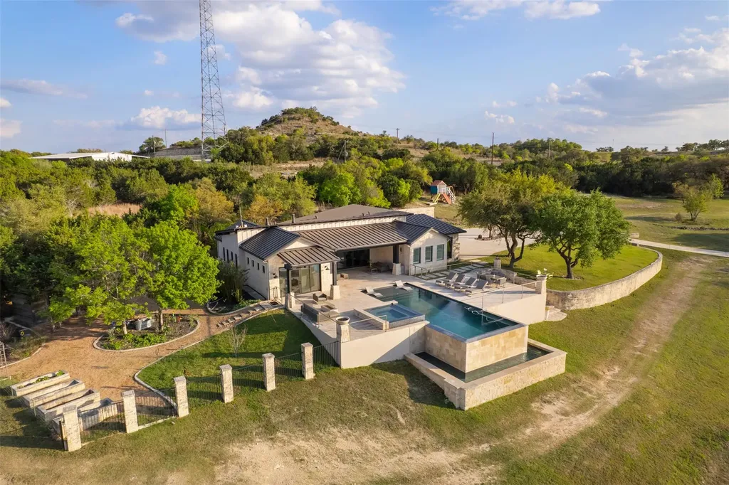 101 Rolling Hills Road Blanco TX 78606