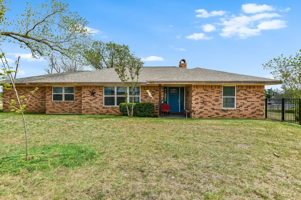 1601 Cr 463 (and Cr 465) Elgin TX 78621