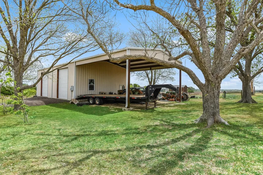 1601 Cr 463 (and Cr 465) Elgin TX 78621