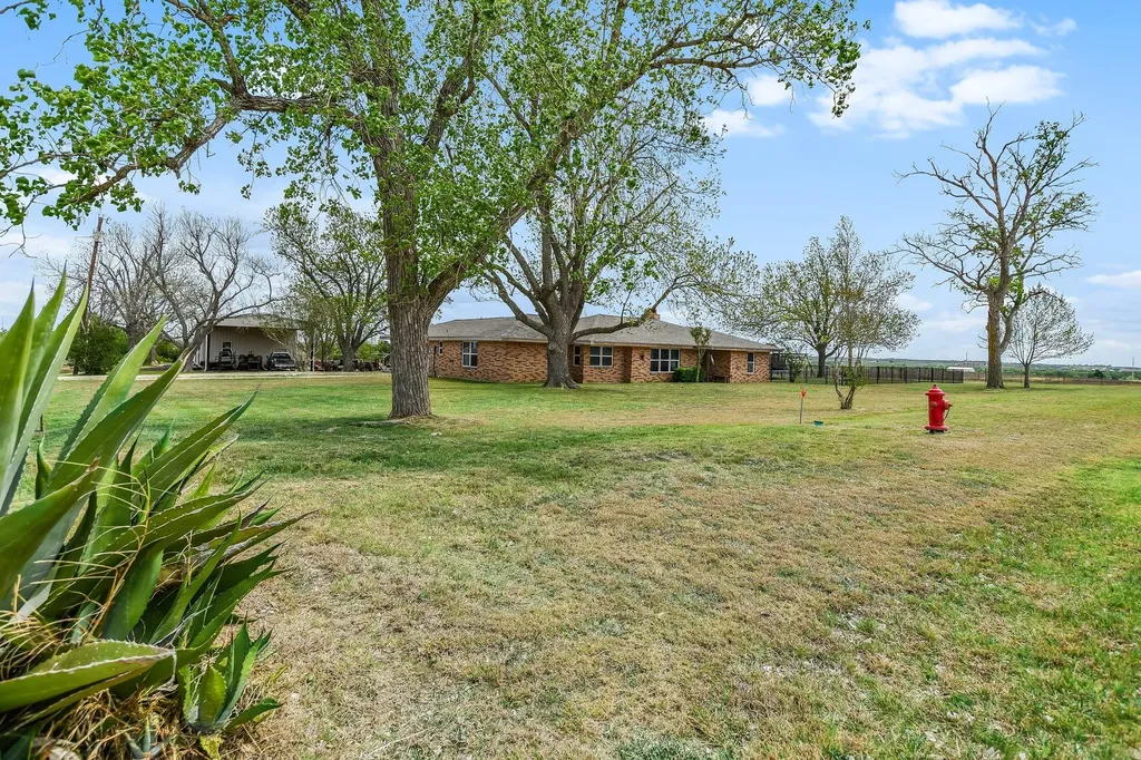 1601 Cr 463 (and Cr 465) Elgin TX 78621