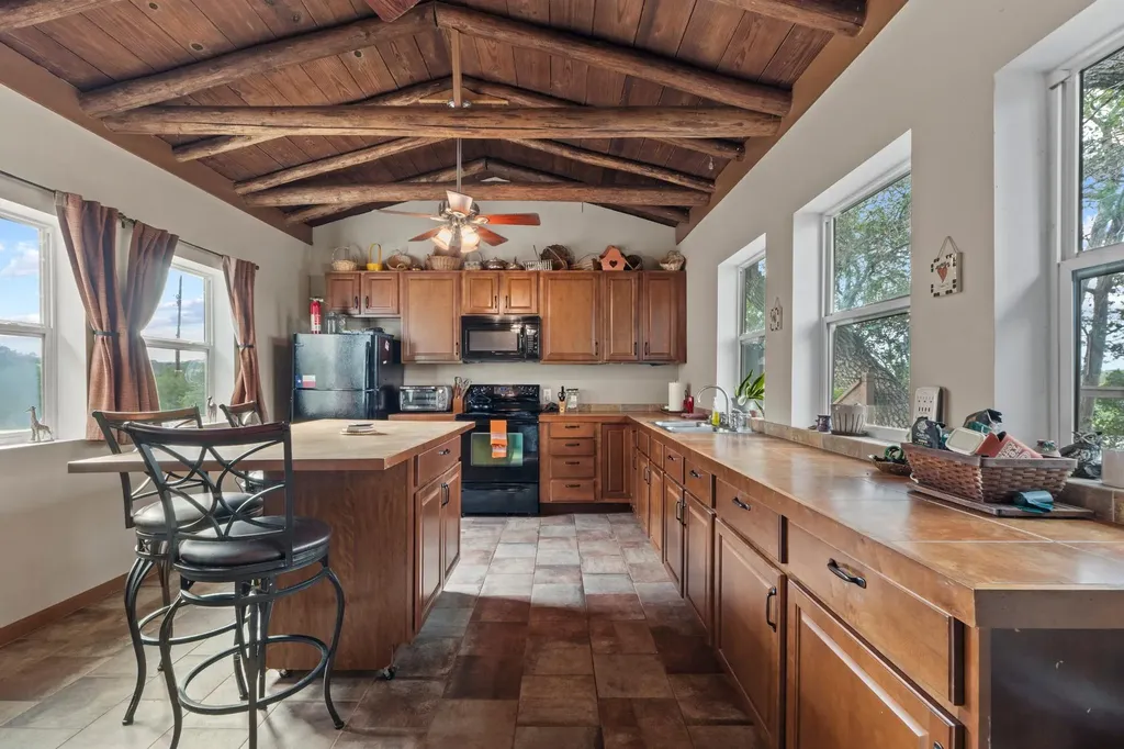 24221 Pedernales Cliff Trail Spicewood TX 78669