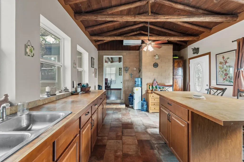 24221 Pedernales Cliff Trail Spicewood TX 78669
