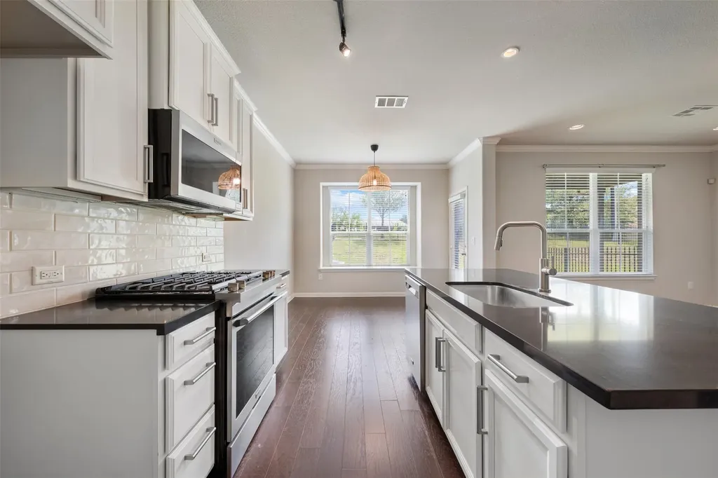 211 Parable Cove Pflugerville TX 78660