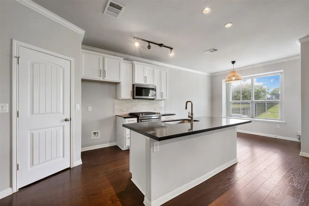 211 Parable Cove Pflugerville TX 78660