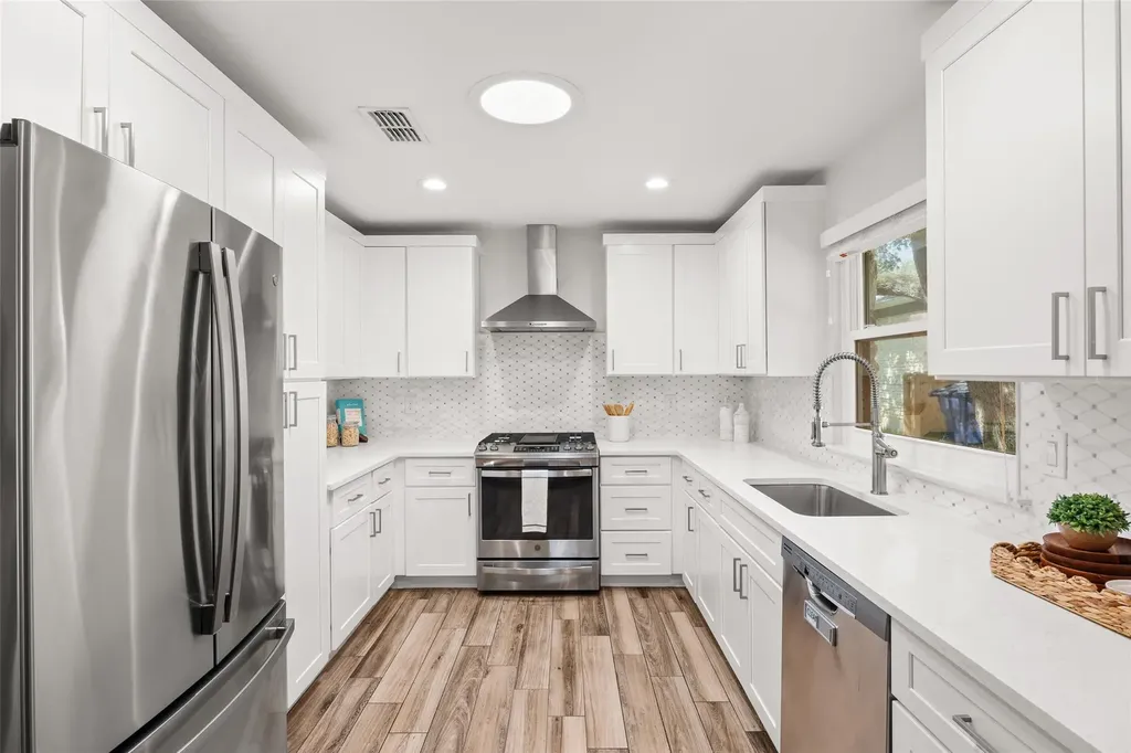 5006 Trail West Drive Austin TX 78735