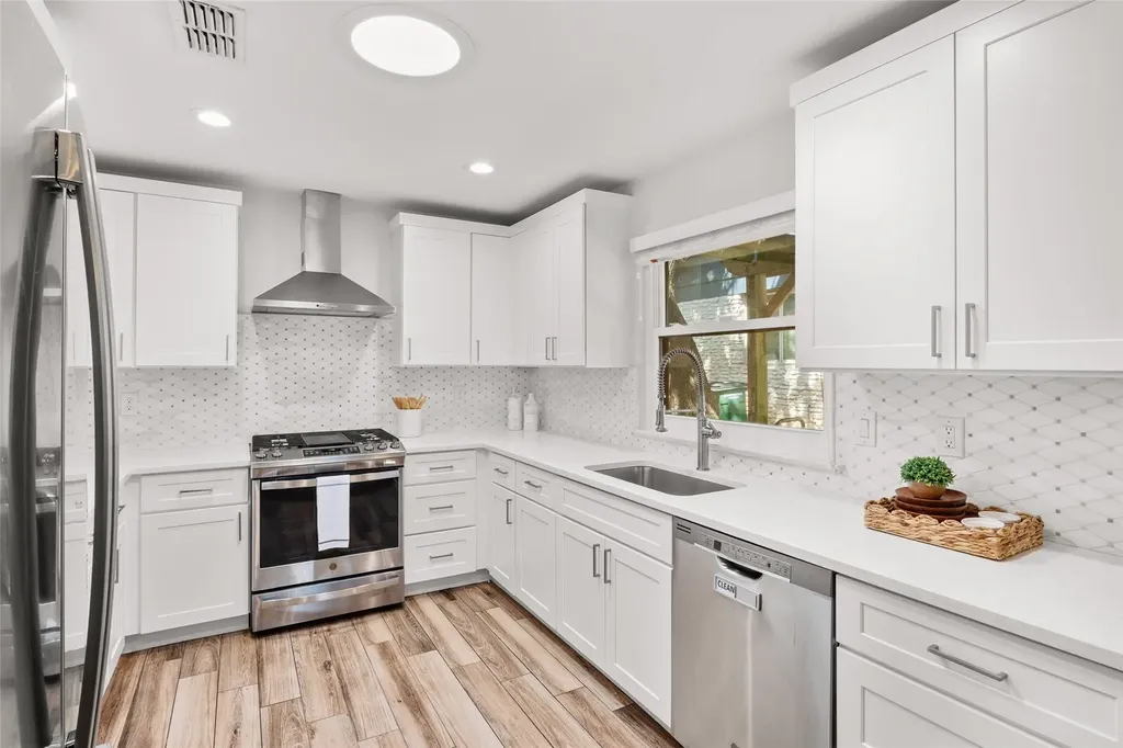 5006 Trail West Drive Austin TX 78735