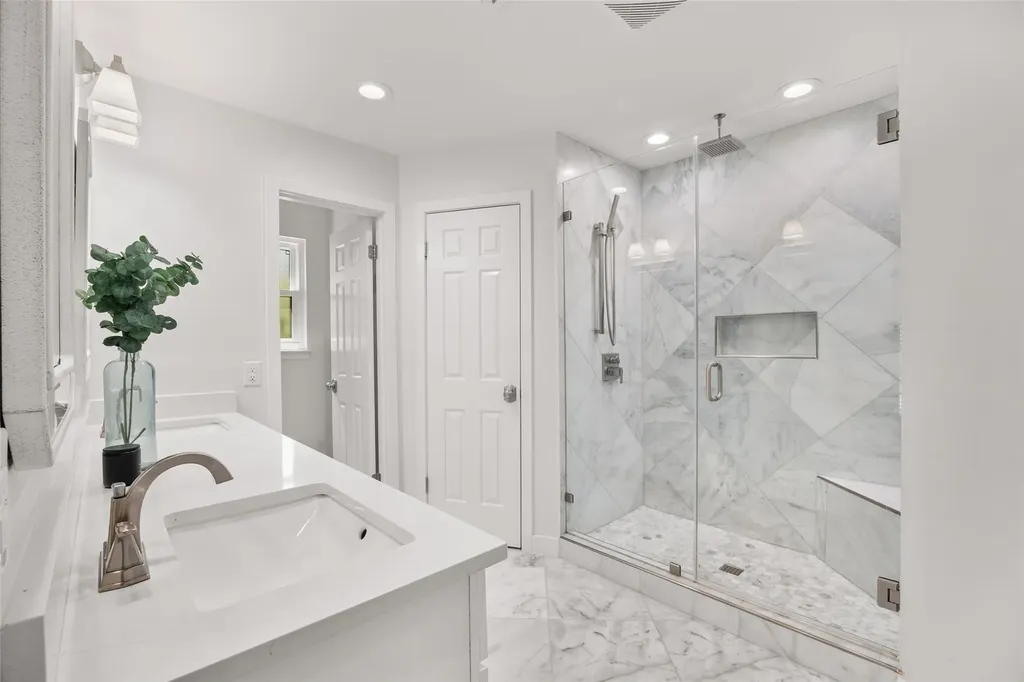 5006 Trail West Drive Austin TX 78735