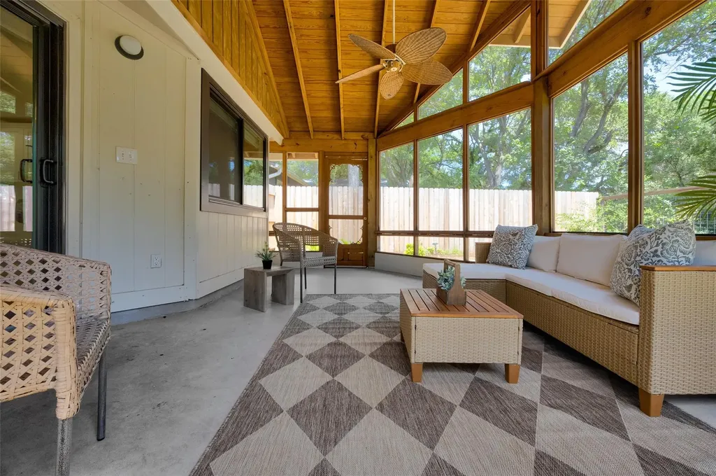 5006 Trail West Drive Austin TX 78735
