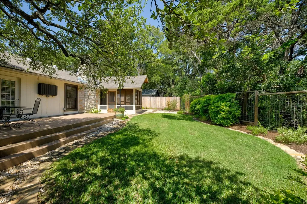 5006 Trail West Drive Austin TX 78735