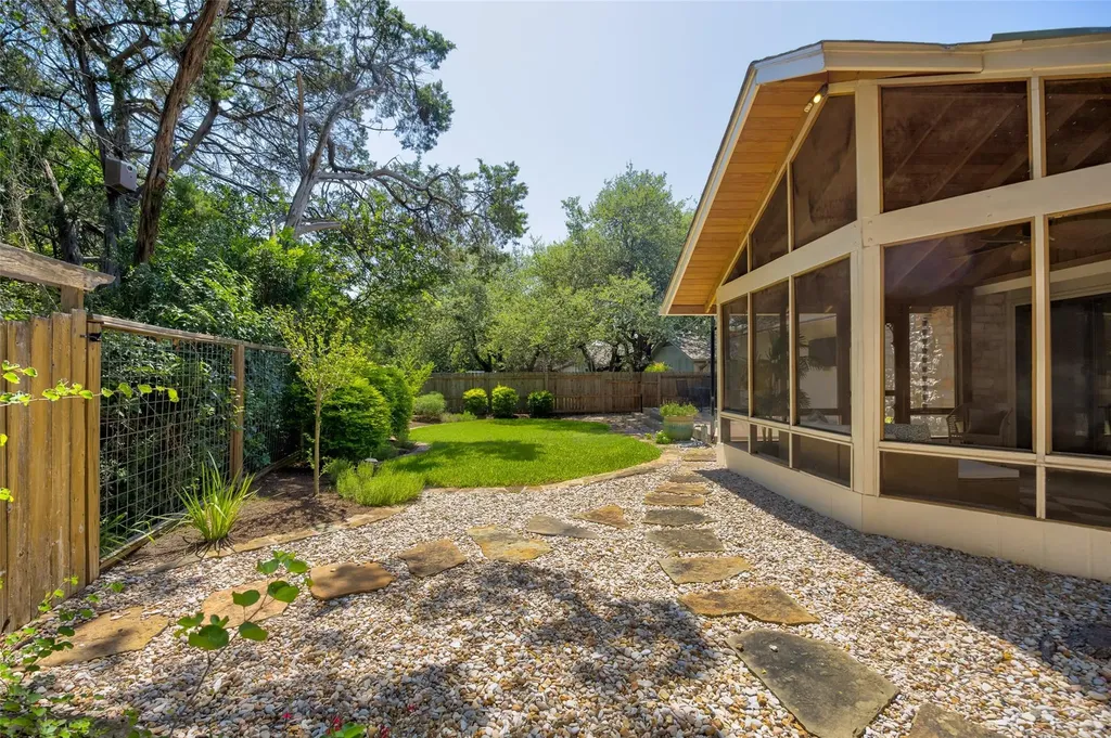 5006 Trail West Drive Austin TX 78735