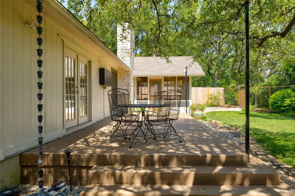 5006 Trail West Drive Austin TX 78735