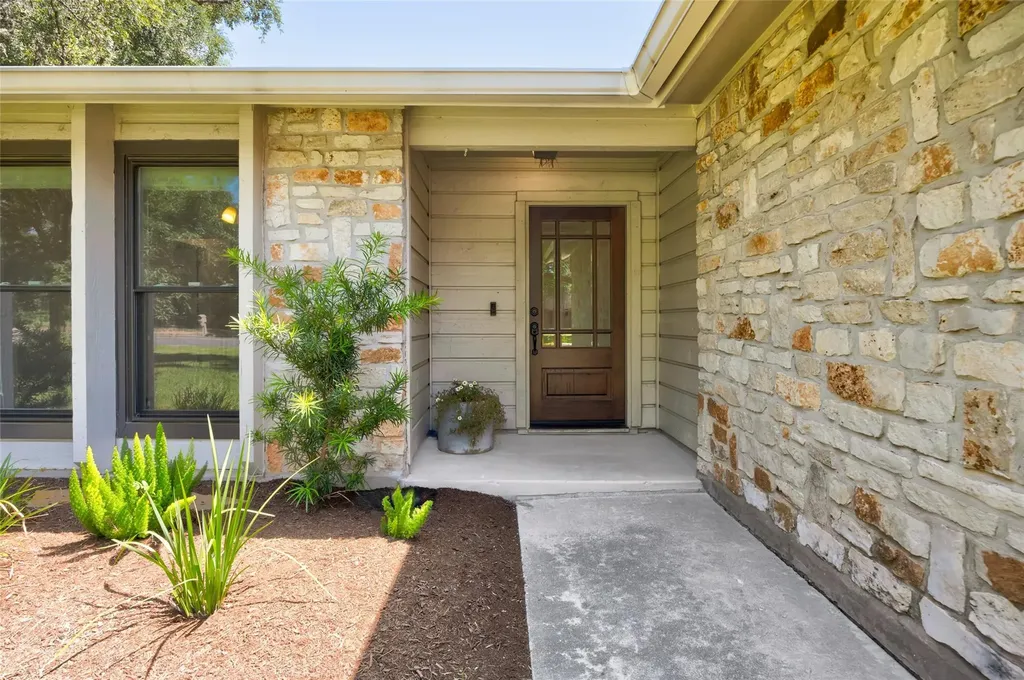 5006 Trail West Drive Austin TX 78735