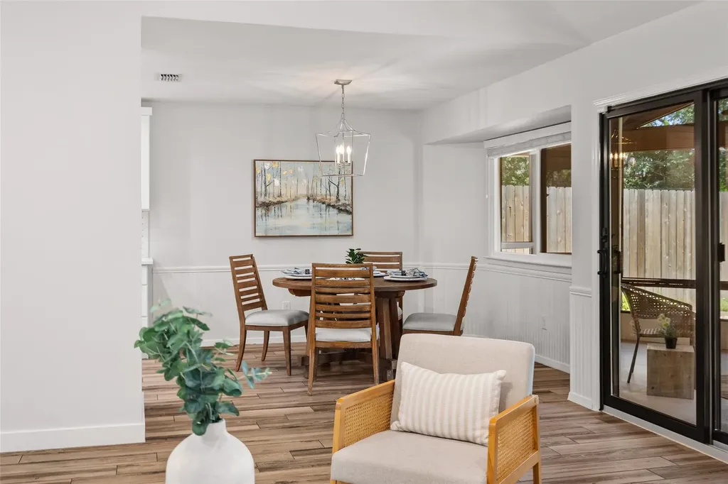 5006 Trail West Drive Austin TX 78735