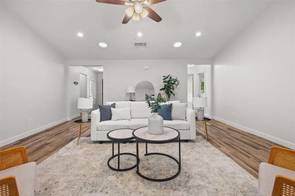 5006 Trail West Drive Austin TX 78735