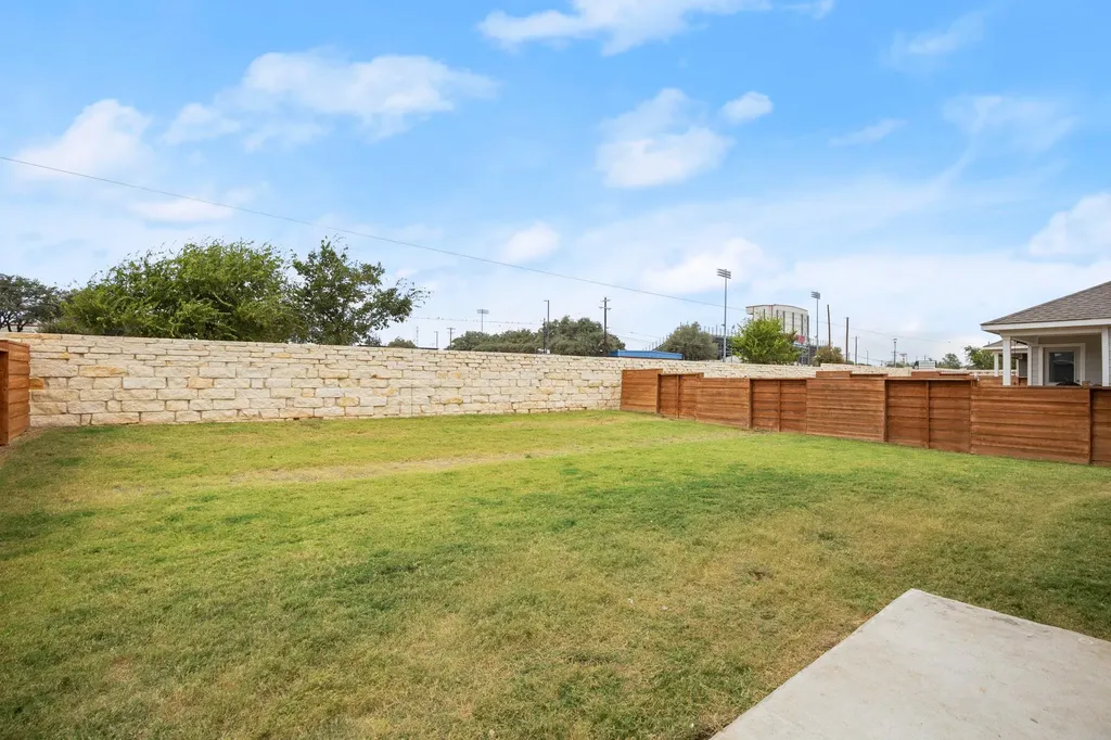 201 Mendoza Kyle TX 78640