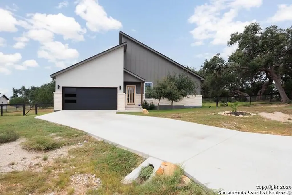 103 Hans Bell Blanco TX 78606