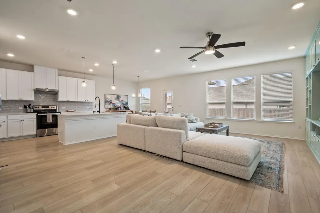 7805 House Finch Drive Austin TX 78744