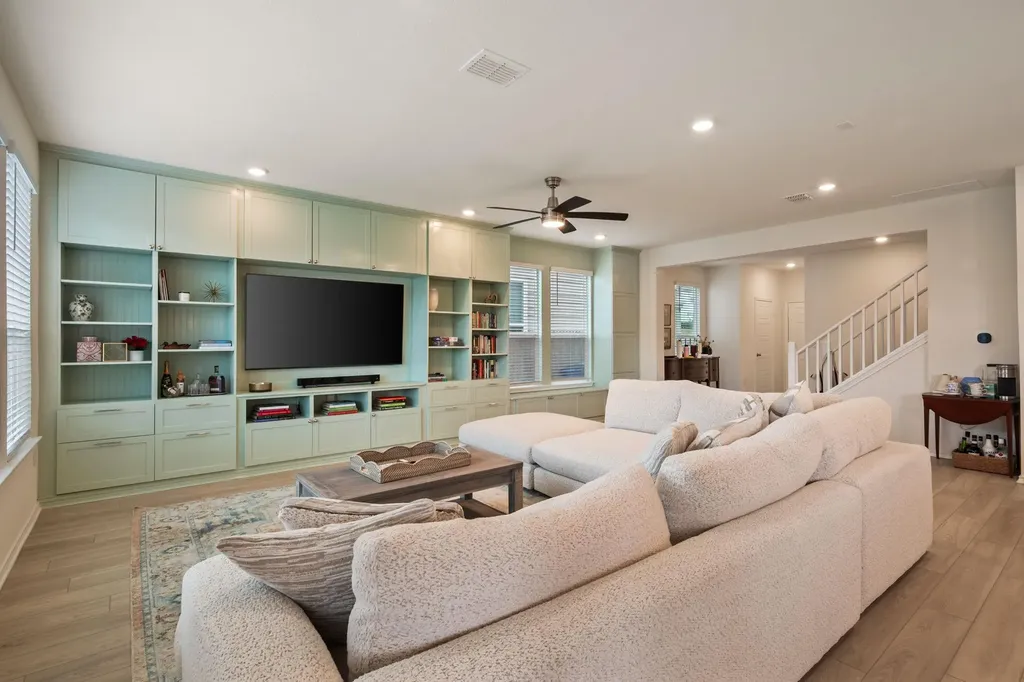 7805 House Finch Drive Austin TX 78744