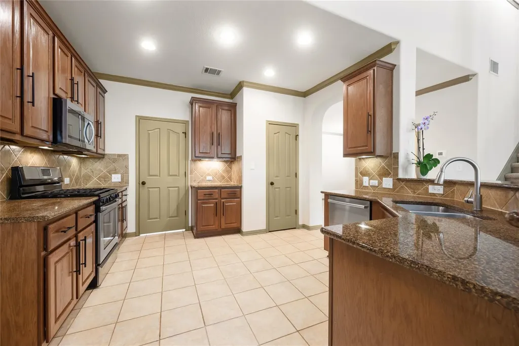 8608 Alophia Drive Austin TX 78739