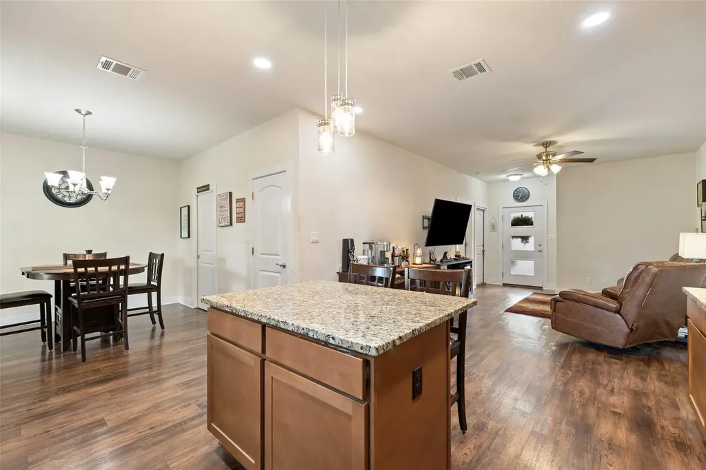 1625 Packsaddle Trail Kingsland TX 78639