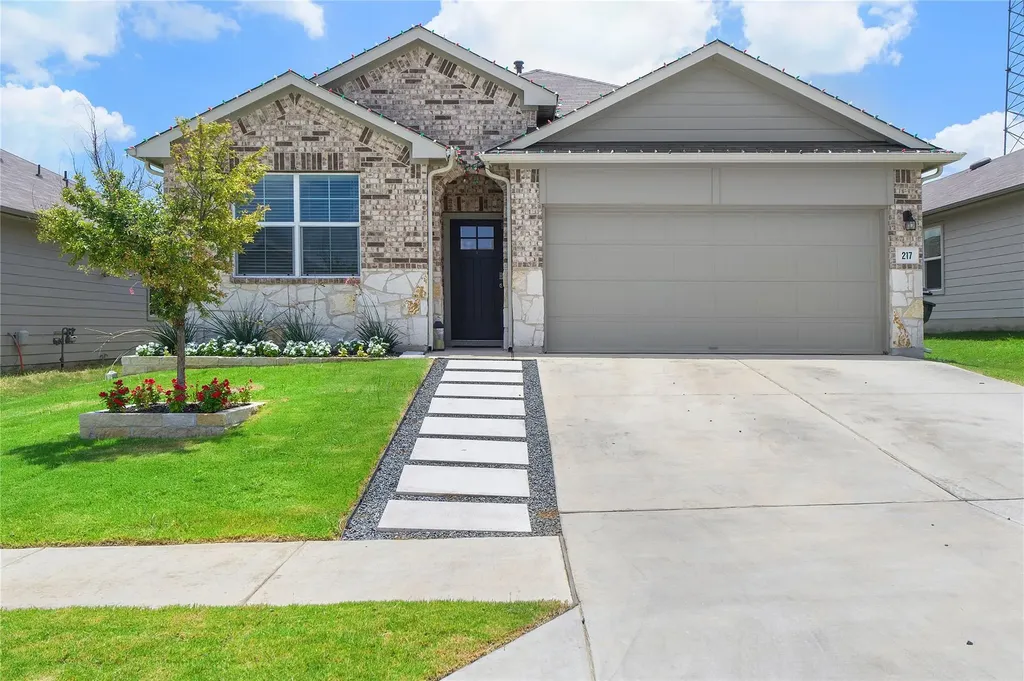 217 Evergreen Sumac Loop Kyle TX 78640
