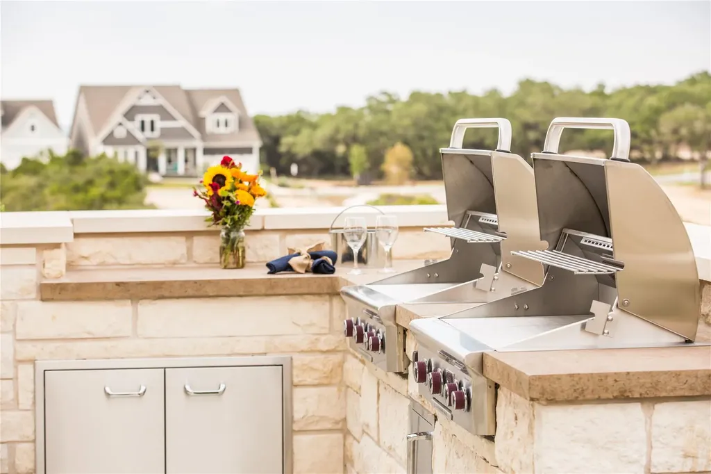798 Sage Thrasher Circle Dripping Springs TX 78620