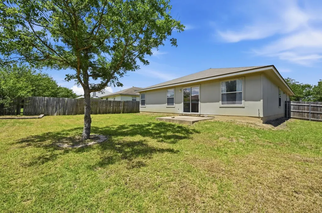195 Musgrav Kyle TX 78640