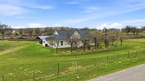 369 Young School House Road Smithville TX 78957