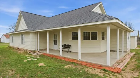 369 Young School House Road Smithville TX 78957