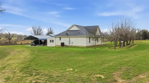 369 Young School House Road Smithville TX 78957