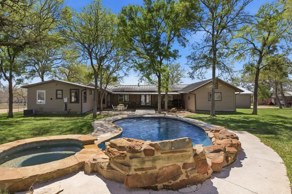 18335 Fm 86 Red Rock TX 78662