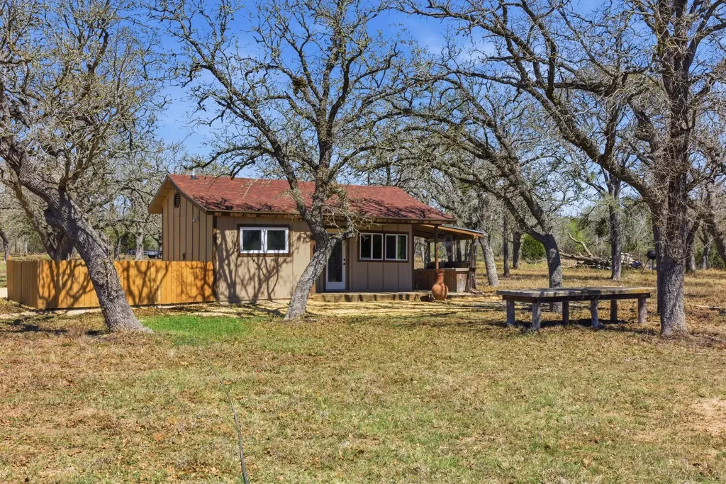 18335 Fm 86 Red Rock TX 78662