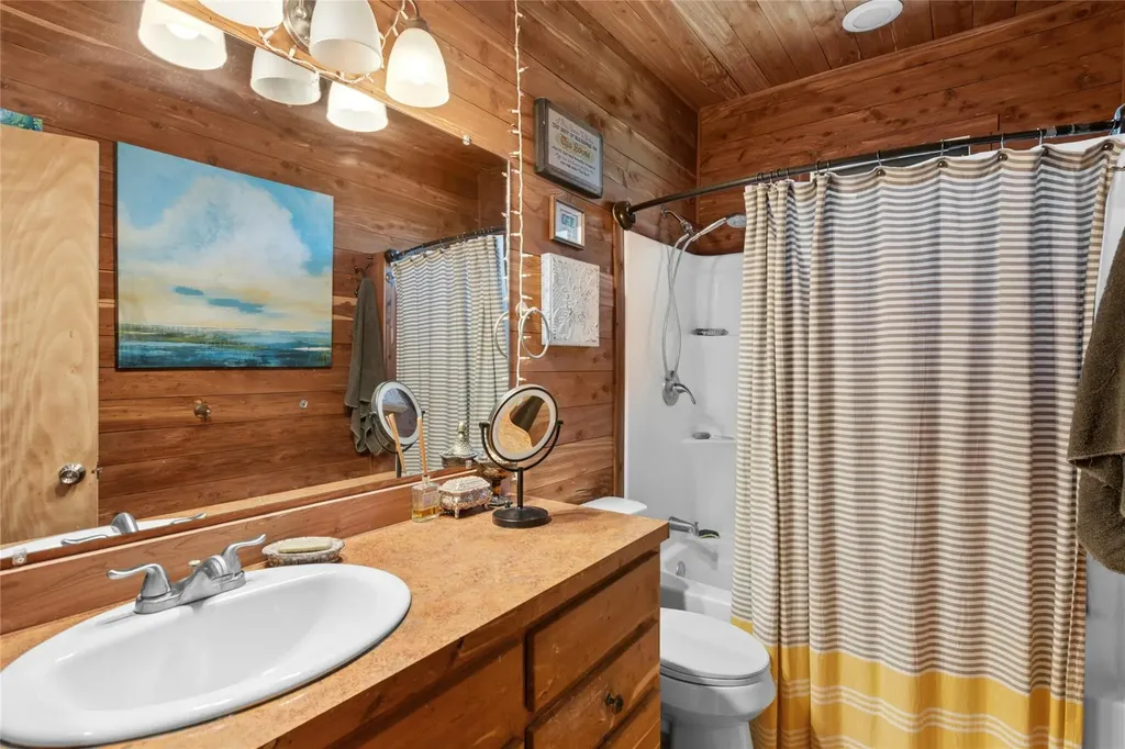 496 Middleton Road Spicewood TX 78669