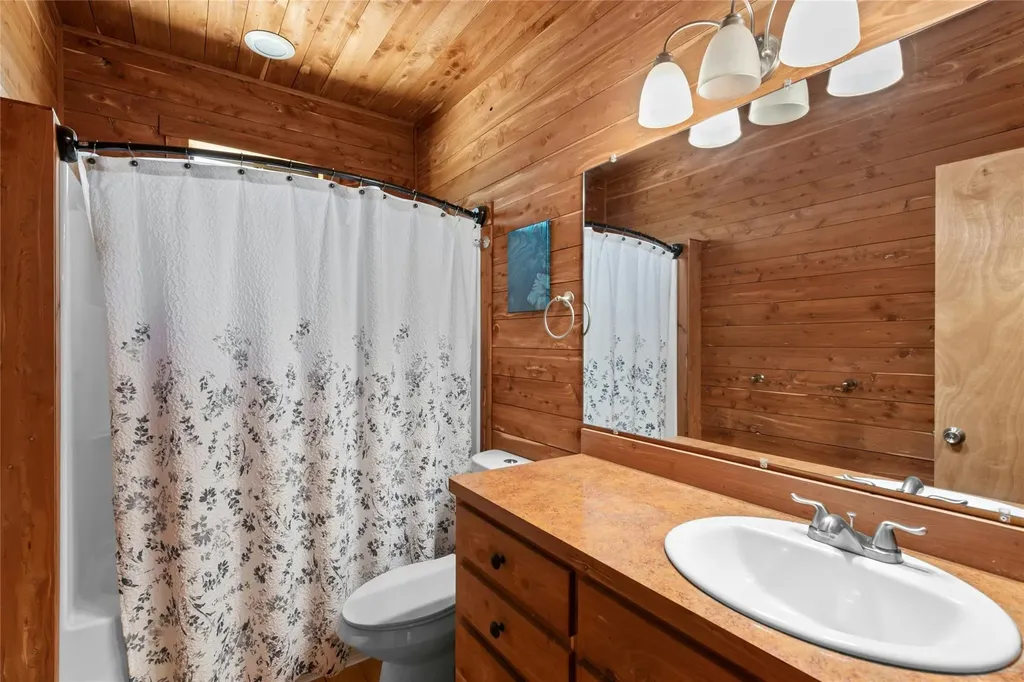 496 Middleton Road Spicewood TX 78669
