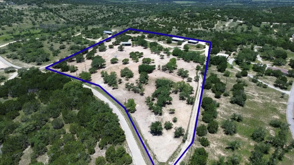496 Middleton Road Spicewood TX 78669