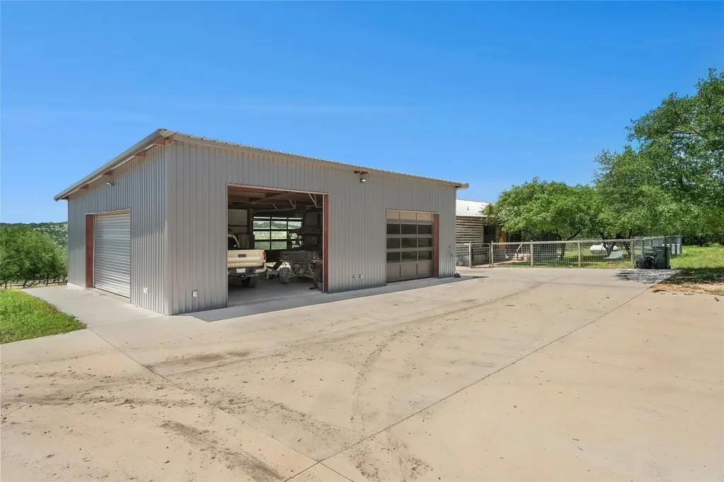 496 Middleton Road Spicewood TX 78669