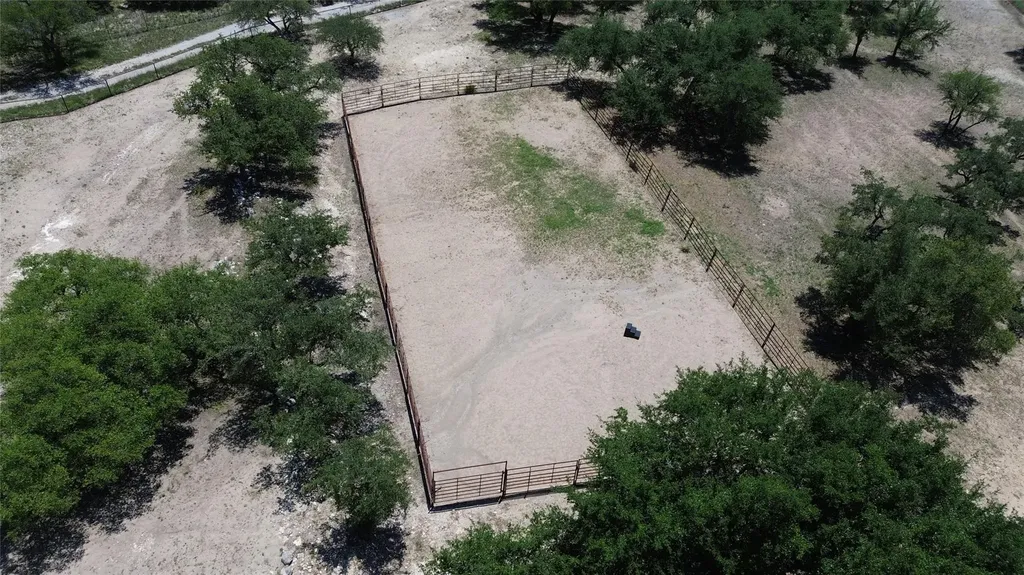 496 Middleton Road Spicewood TX 78669