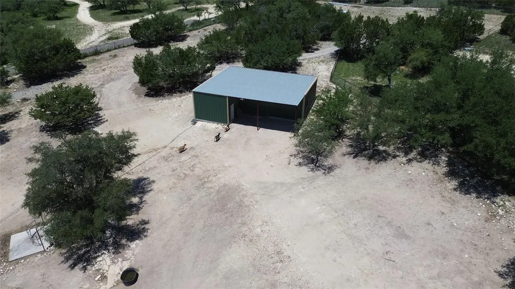 496 Middleton Road Spicewood TX 78669