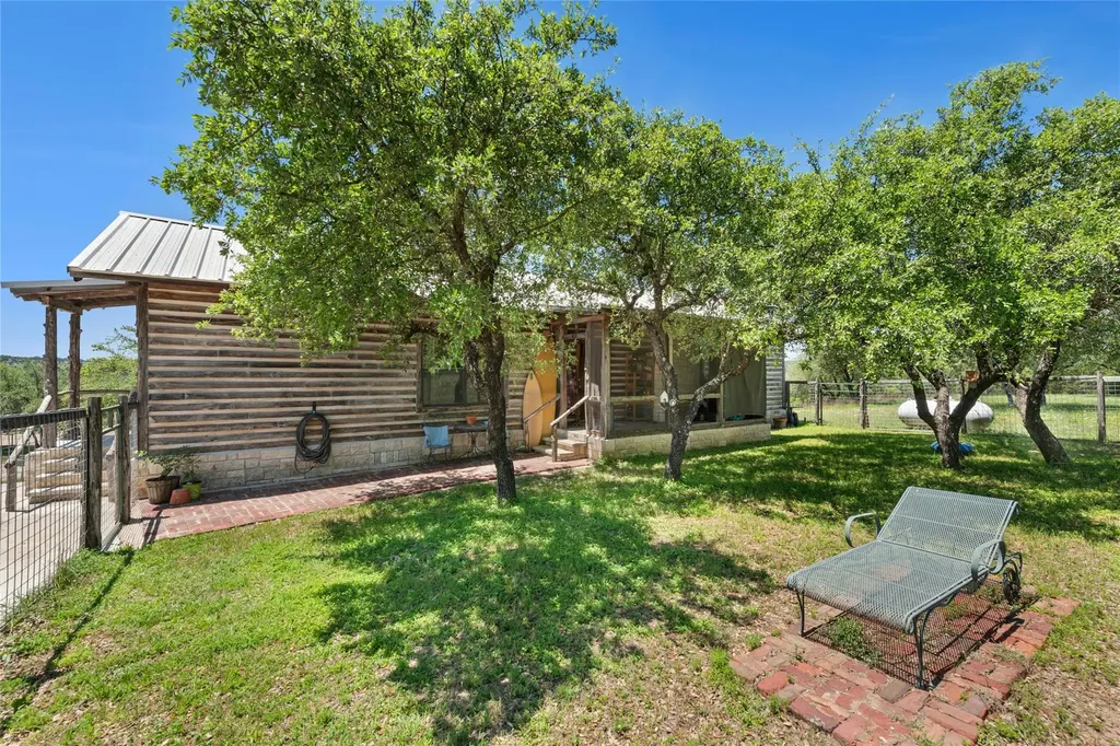 496 Middleton Road Spicewood TX 78669