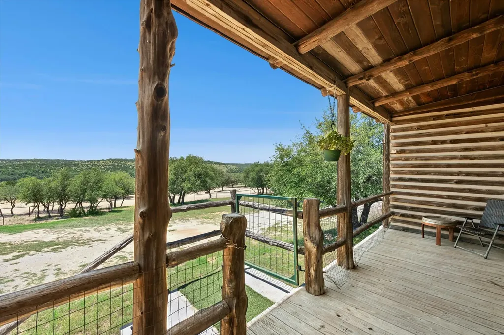496 Middleton Road Spicewood TX 78669