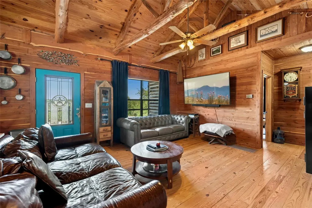 496 Middleton Road Spicewood TX 78669