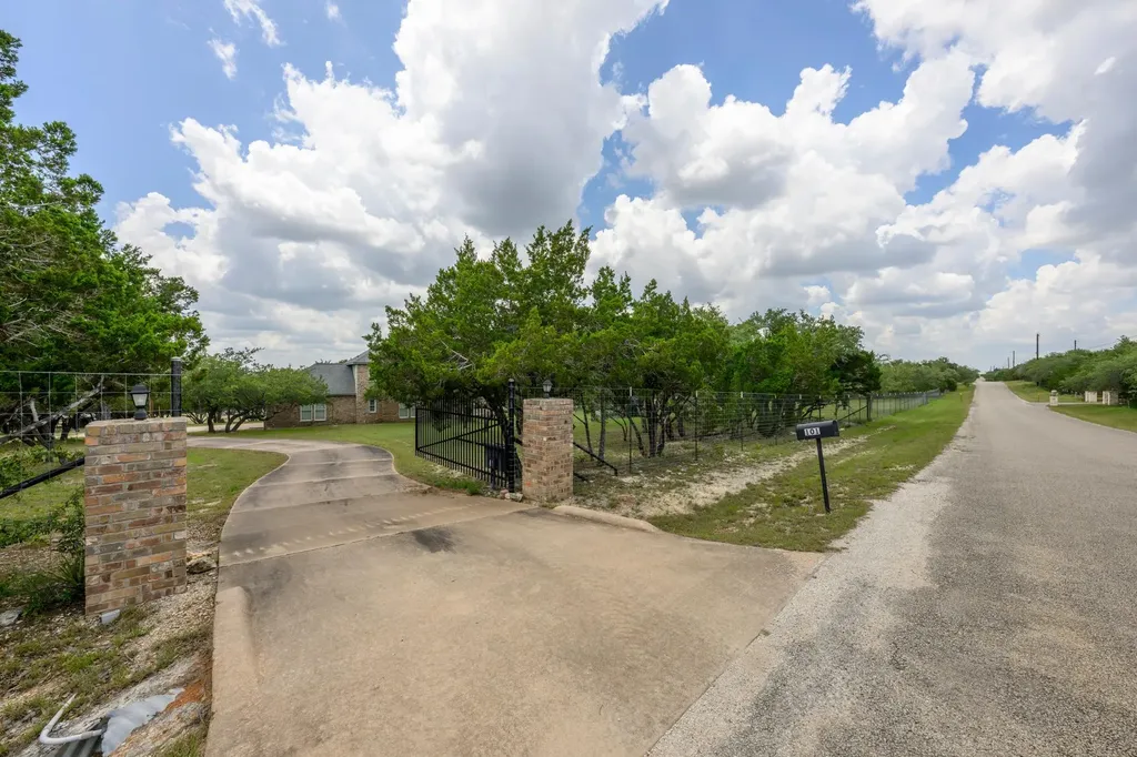 101 Pioneer Trail Dripping Springs TX 78620