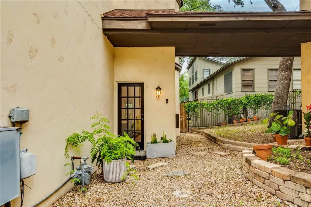 3012 S 4th Street Austin TX 78704