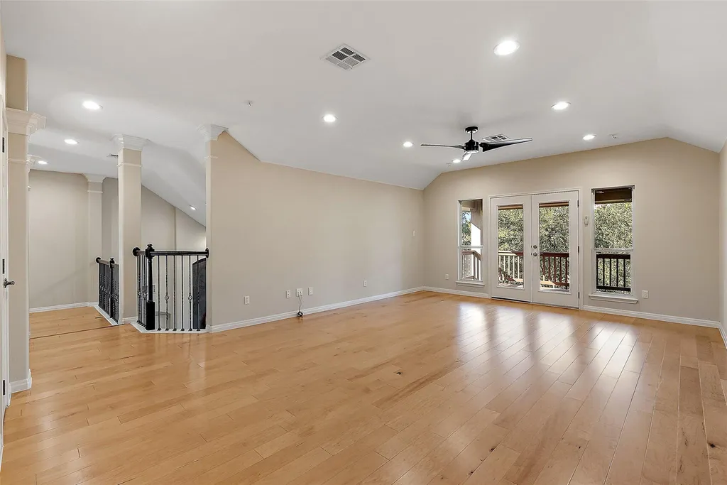 8215 Dark Ridge Cove Austin TX 78737