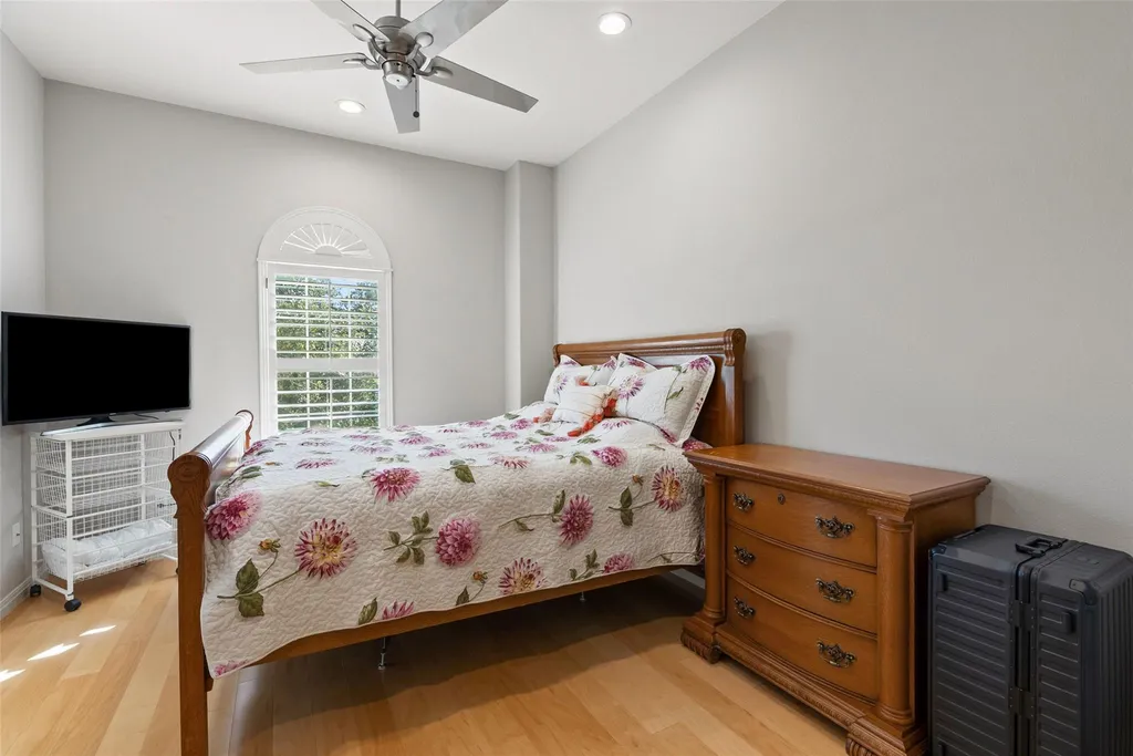 8215 Dark Ridge Cove Austin TX 78737
