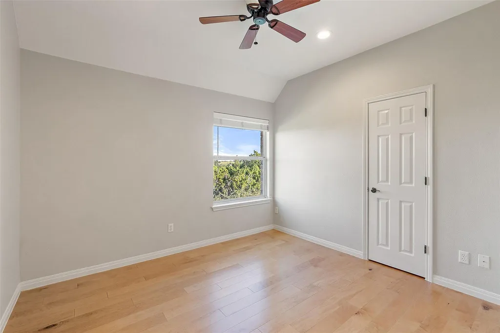8215 Dark Ridge Cove Austin TX 78737